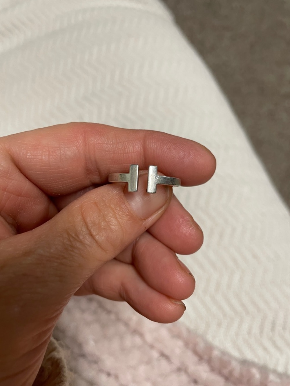 Tiffany Sterling Silver T-ring - authentic- great condition- size 7 - Picture 4 of 9